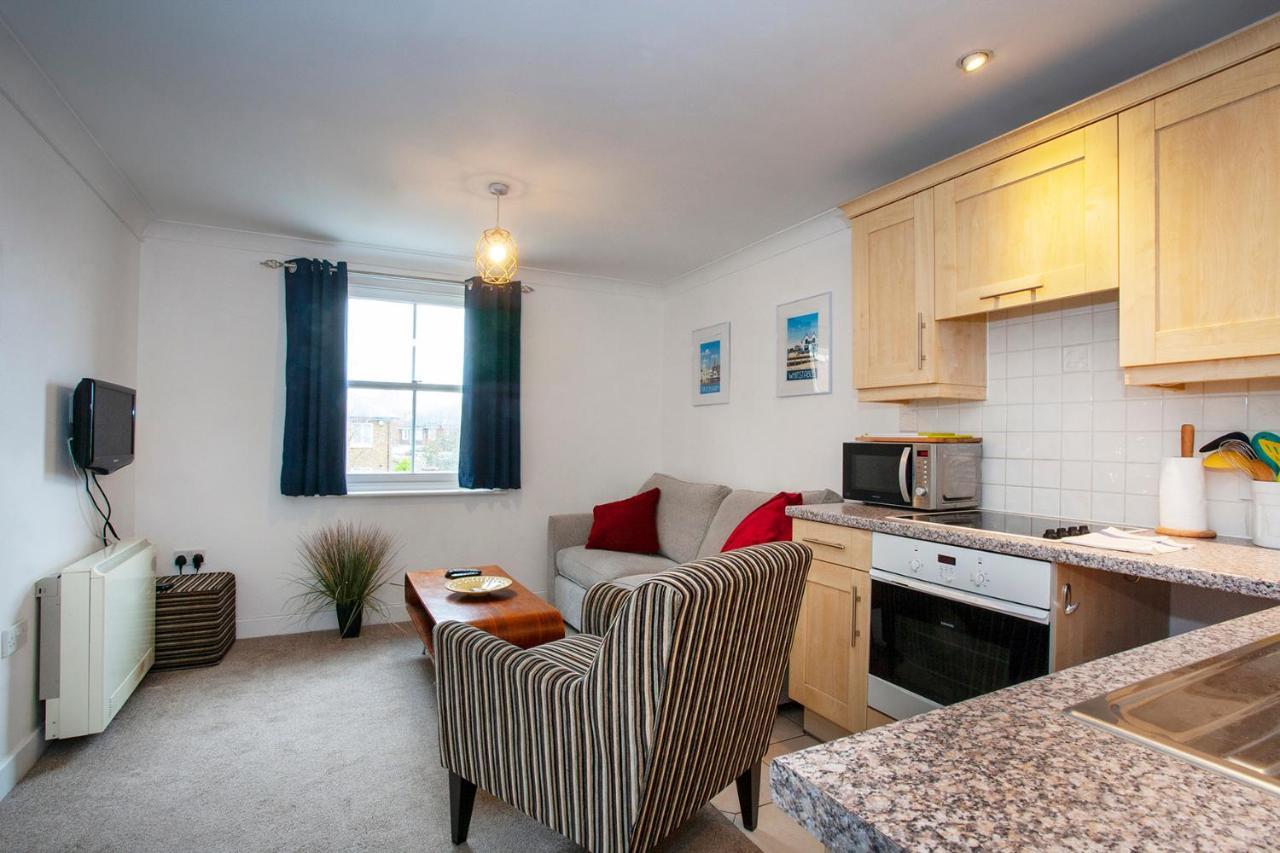 The Spires - Cosy Apartment Just Outside Of City Centre Canterbury Buitenkant foto
